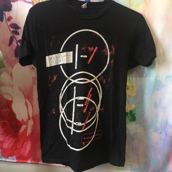 Tops - 21 pilots concert tee